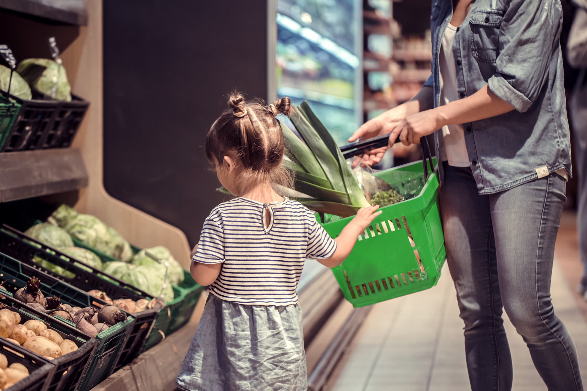 Article header_Young shopping.jpg